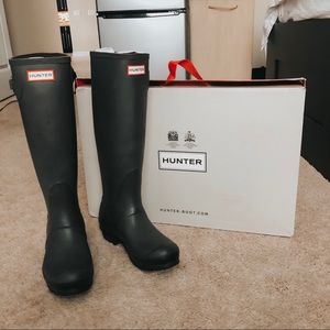 matte black hunter boots